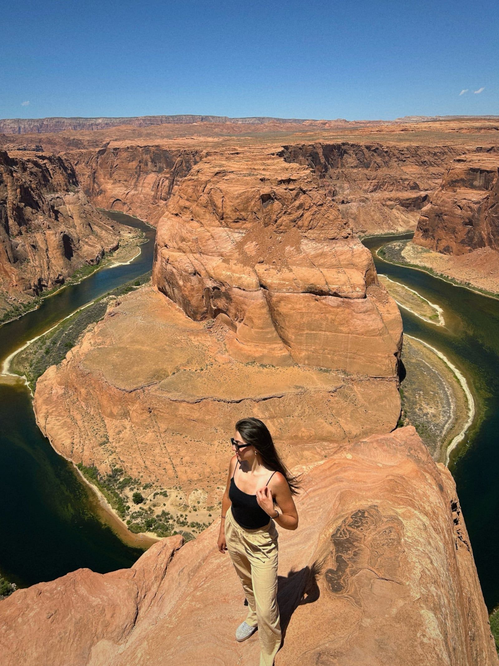 Foto de visitante en tour por Horseshoe Bend